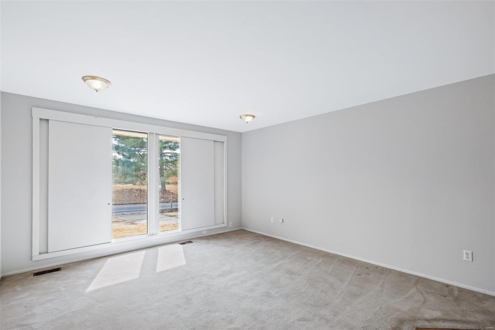 4003 Parker Road Florissant, MO 63033 - Photo 12 of 26 Gallery Image 12