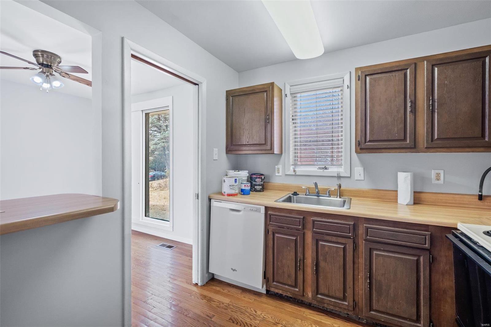 4003 Parker Road Florissant, MO 63033 - Photo 10 of 26 Gallery Image 10