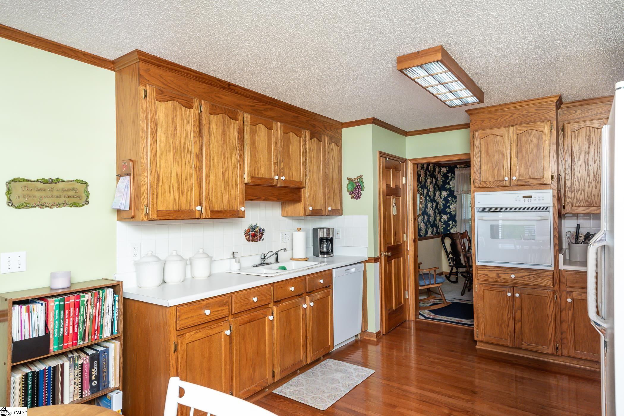 1025 Ansel School Road Greer, SC 29651 - Photo 6 of 21