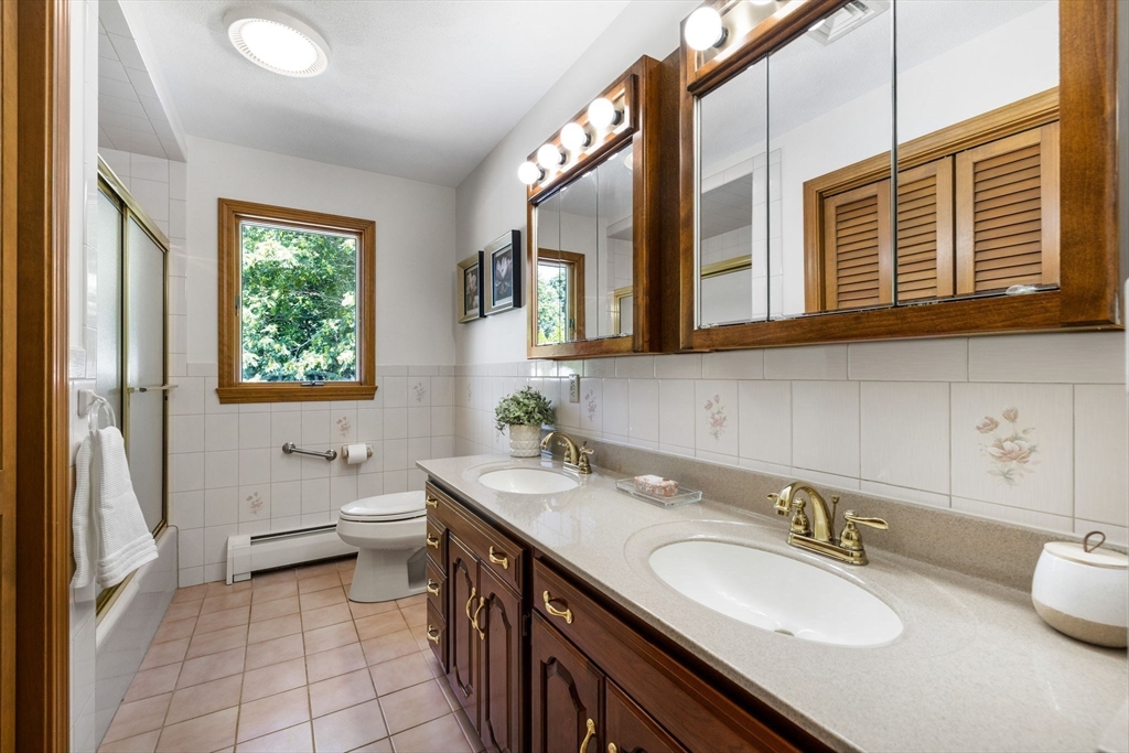 34 Andrews Road Wakefield, MA 01880 - Photo 10 of 23