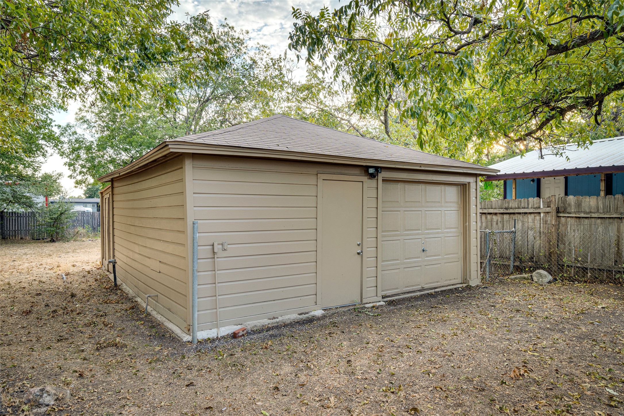 1011 East 49th Street Austin, TX 78751 - Photo 28 of 35 a backyard of a house