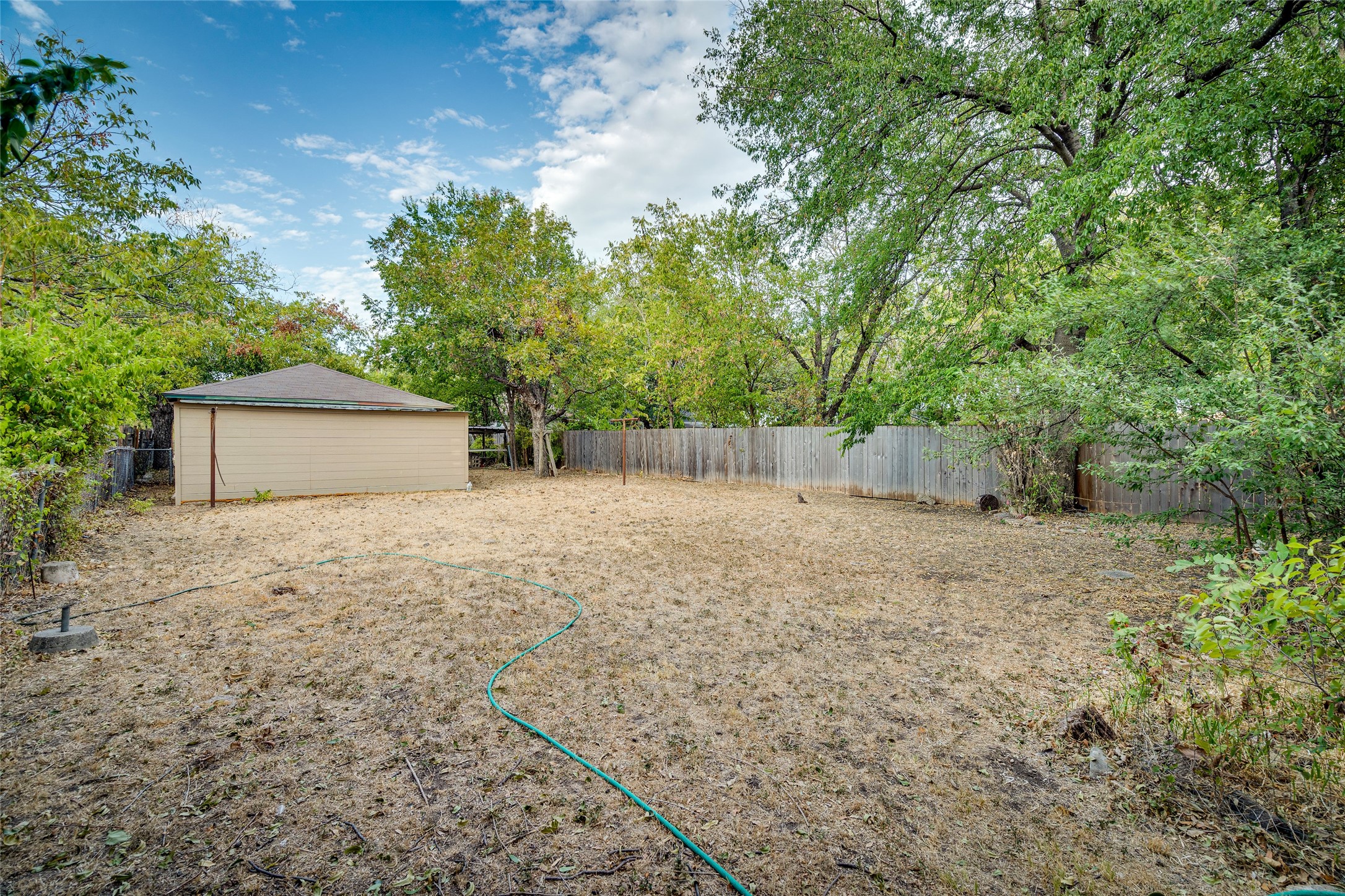 1011 East 49th Street Austin, TX 78751 - Photo 34 of 35 a backyard of a house
