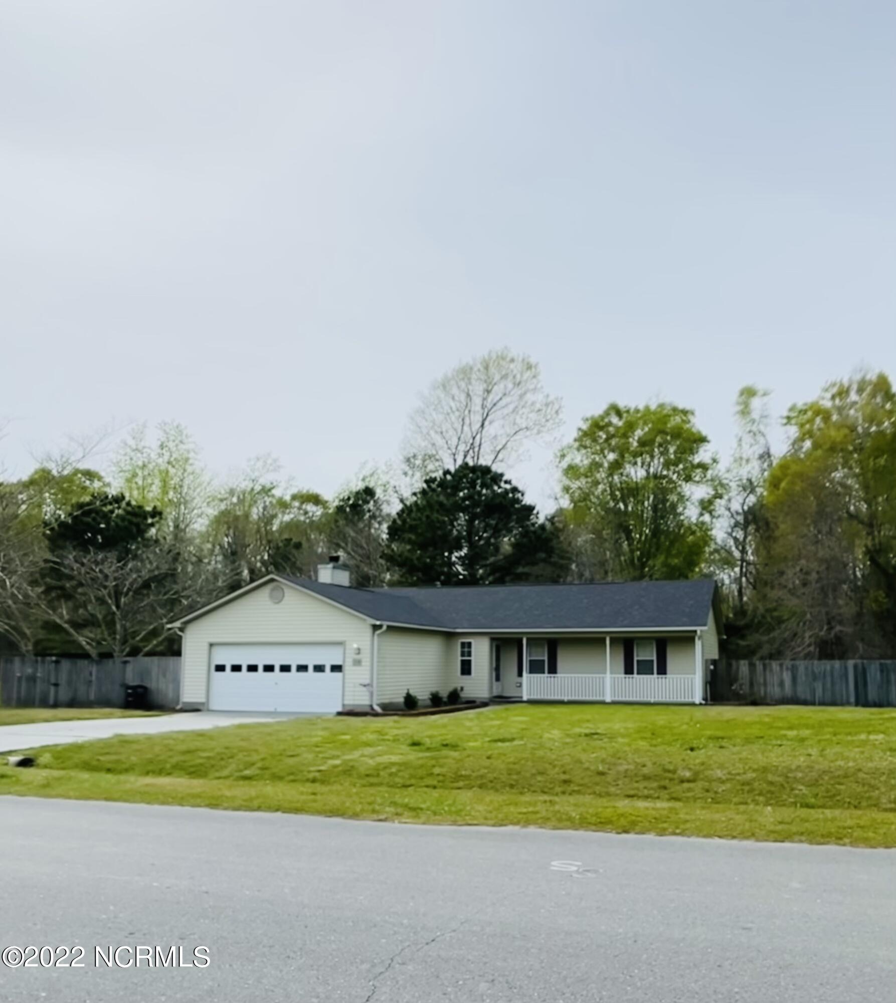 114 Wigeon Road Jacksonville, NC 28540 - Photo 2 of 16 House