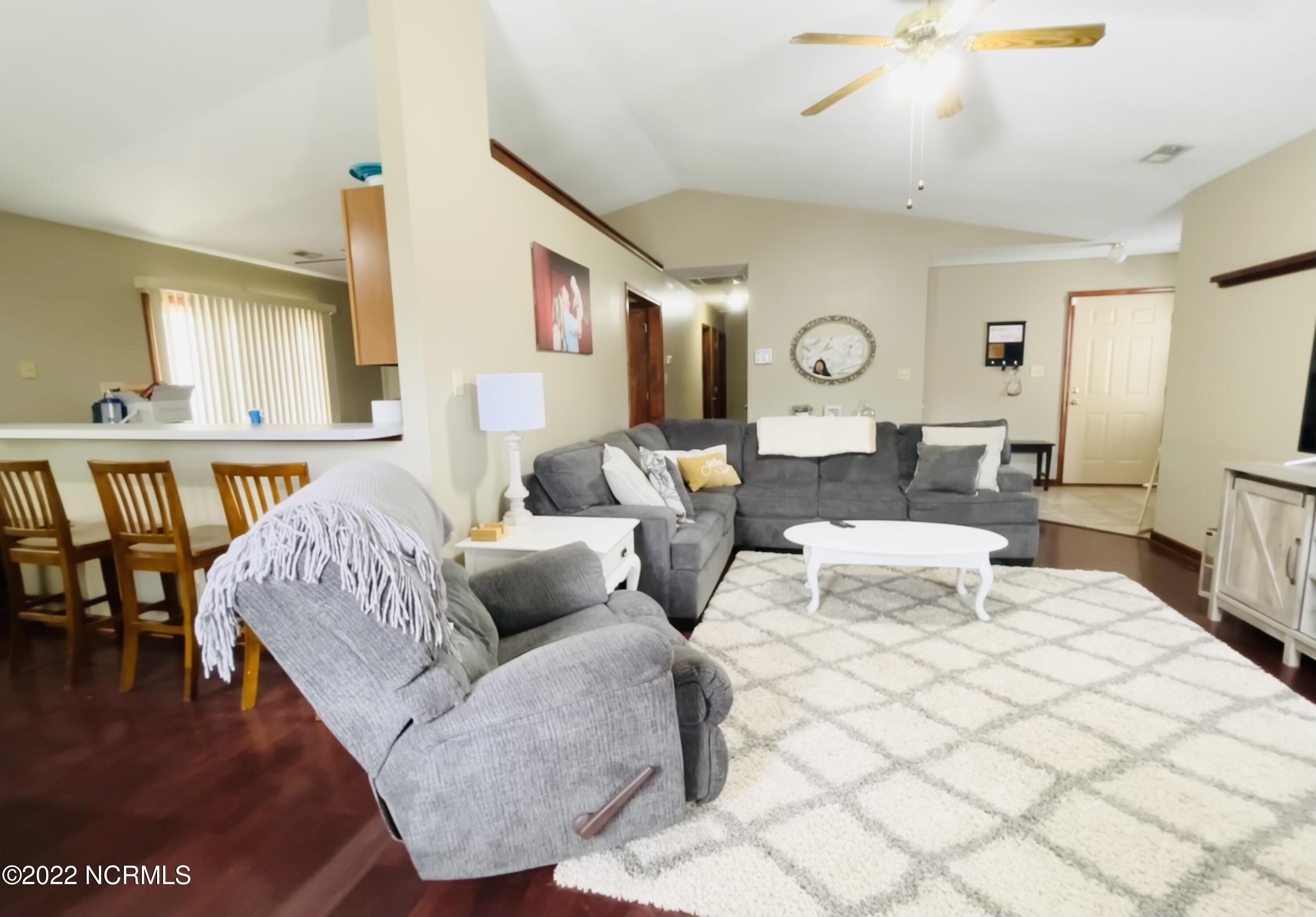 114 Wigeon Road Jacksonville, NC 28540 - Photo 4 of 16 212915E1-7882-455D-9608-061B00A749A0