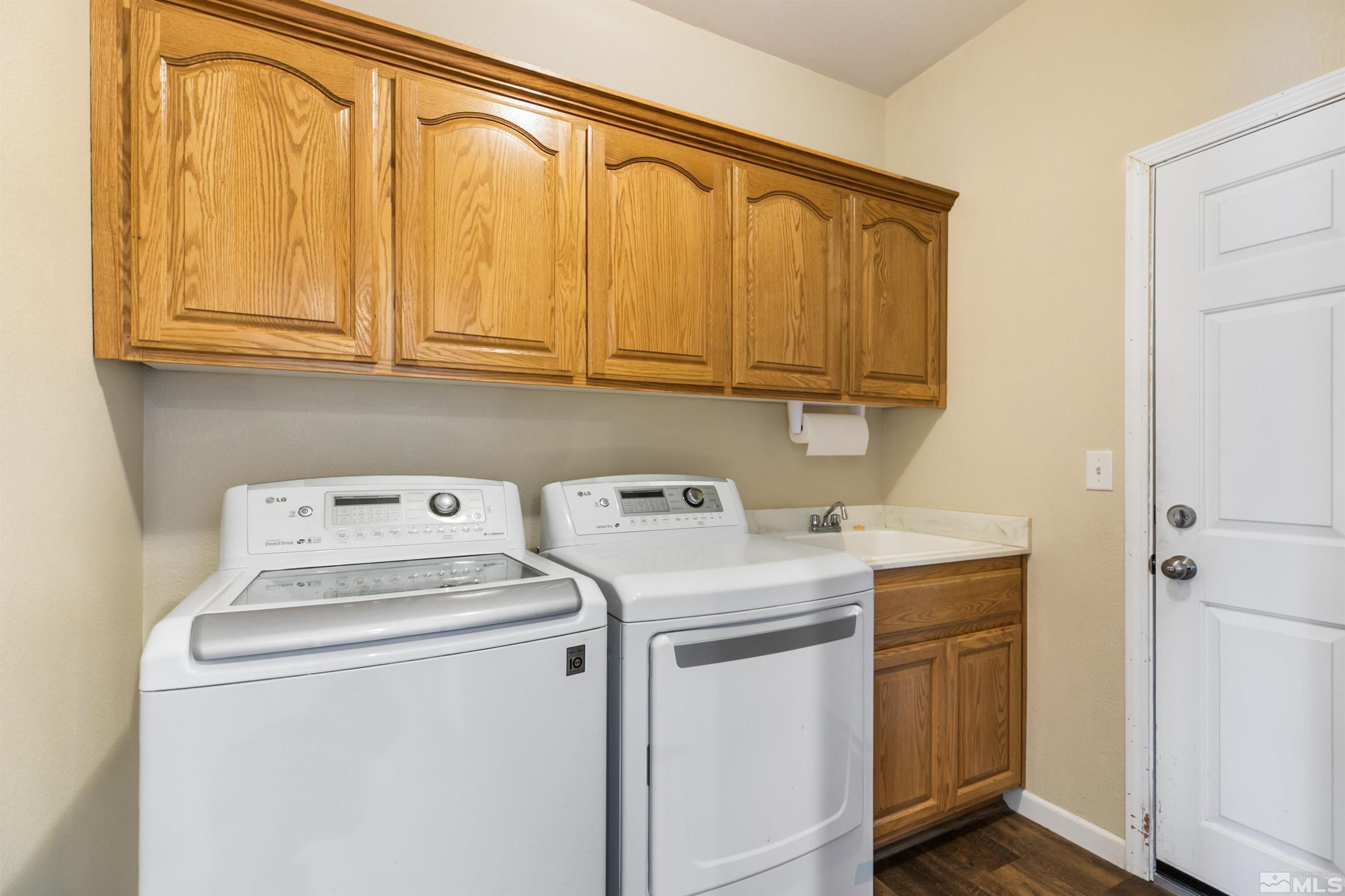 1095 Sage Street Fernley, NV 89408 - Photo 37 of 37 a utility room with dryer and washer