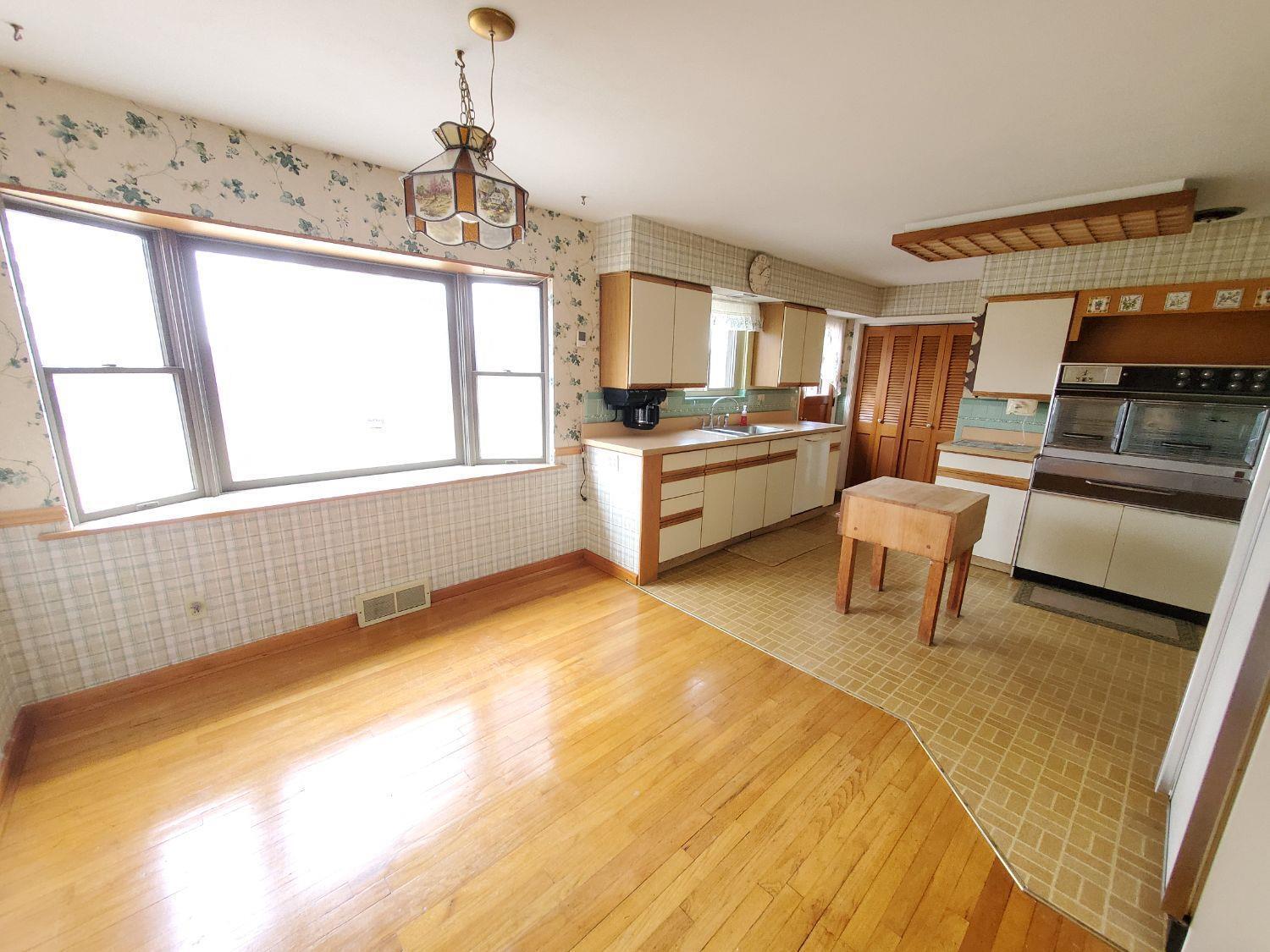 4812 Boomer Road Cincinnati, OH 45247 - Photo 9 of 18