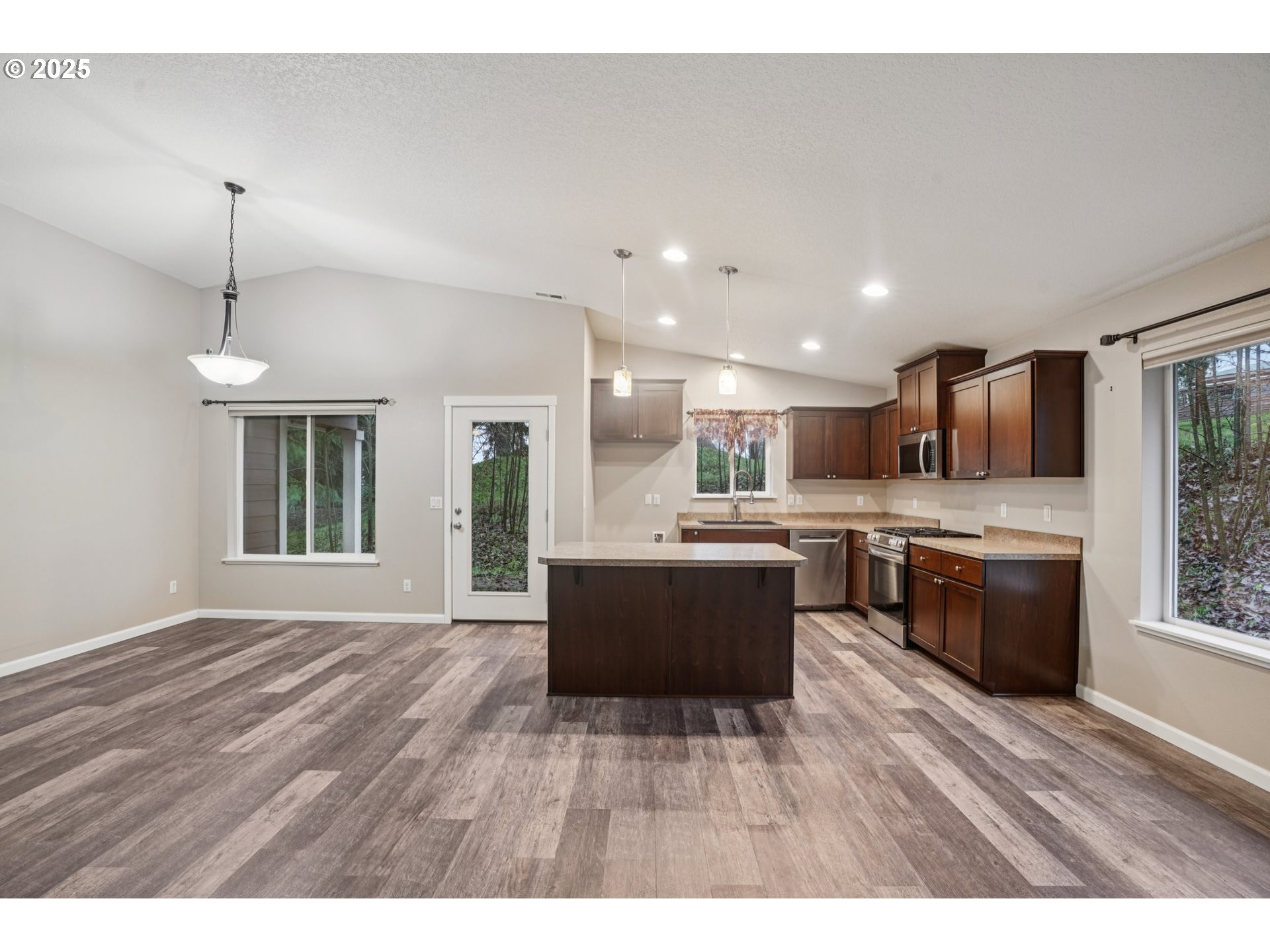 351 Stella Road Longview, WA 98632 - Photo 8 of 32 Gallery Image 8