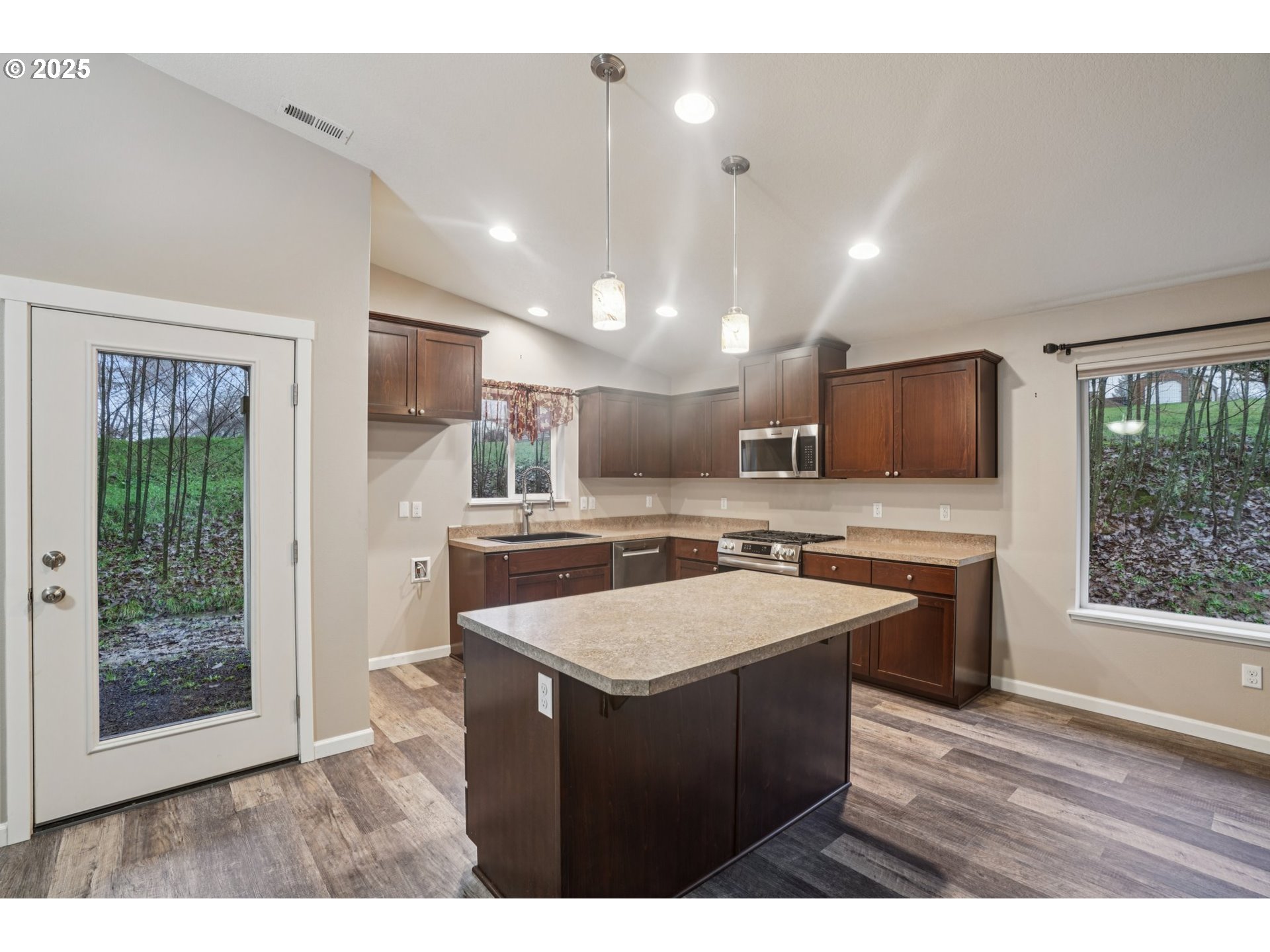 351 Stella Road Longview, WA 98632 - Photo 10 of 32 Gallery Image 10