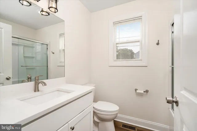 $1,800 | 656 Schiller Avenue, Hamilton, NJ 08610