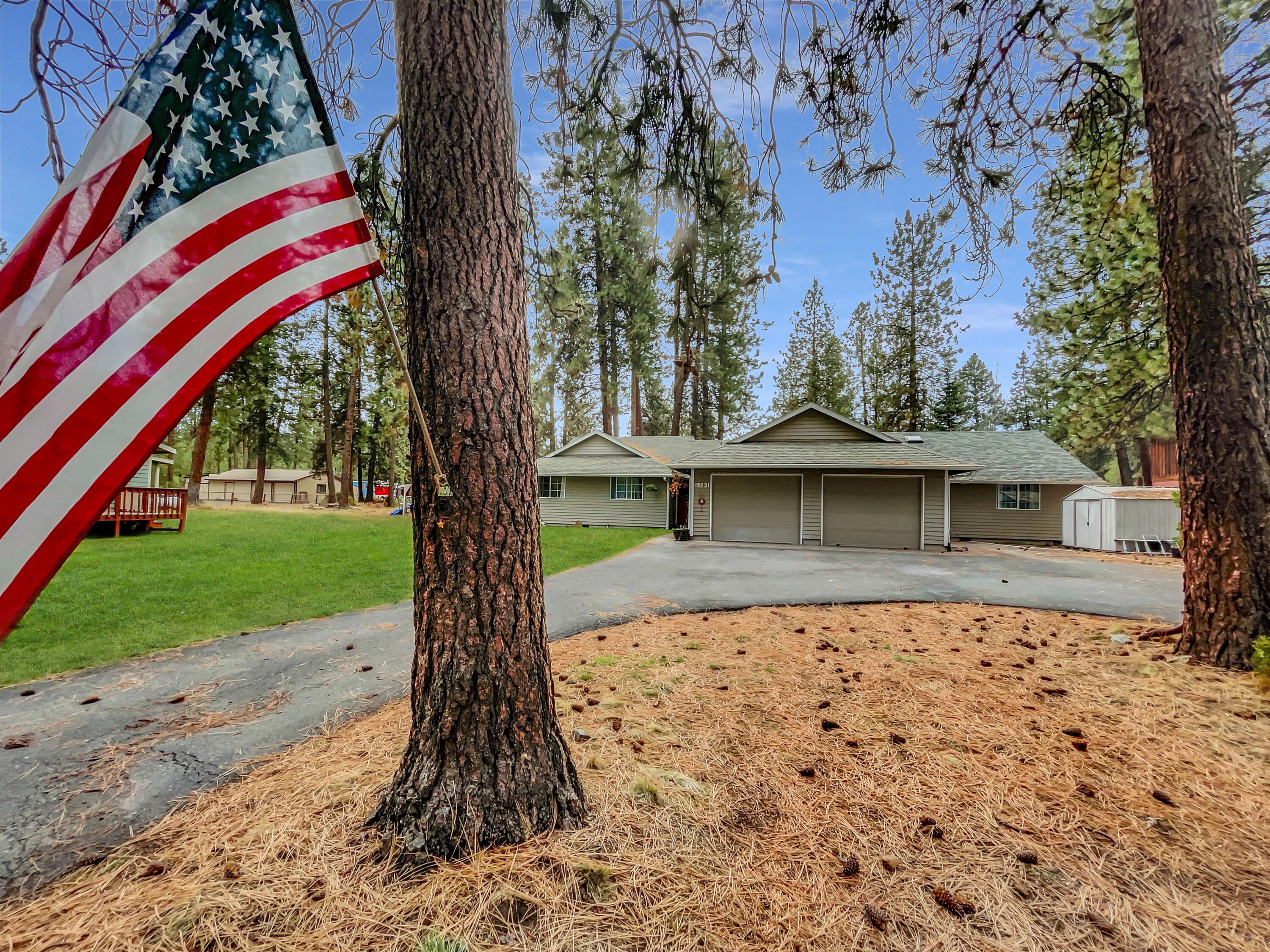 19231 Apache Road Bend, OR 97702 - Photo 2 of 34 Front