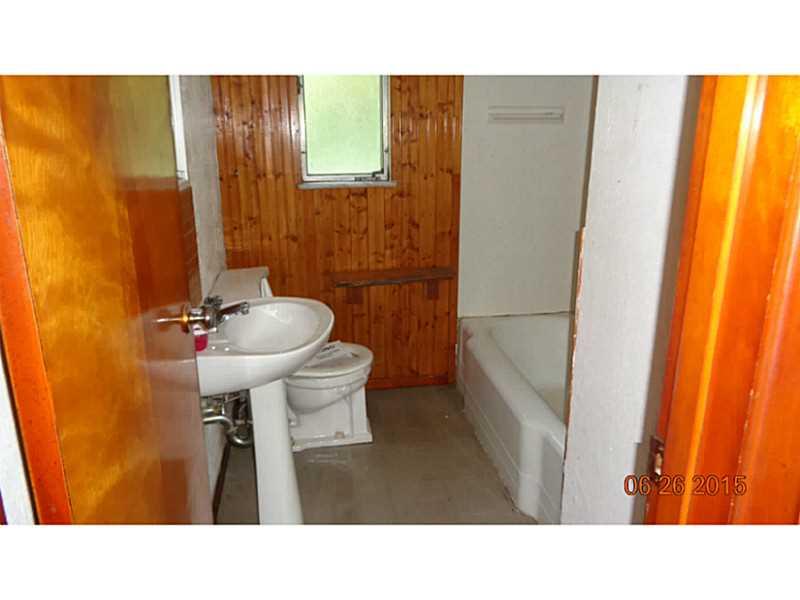 830 Markle Road Leechburg, PA 15656 - Photo 8 of 17 Full Bath.