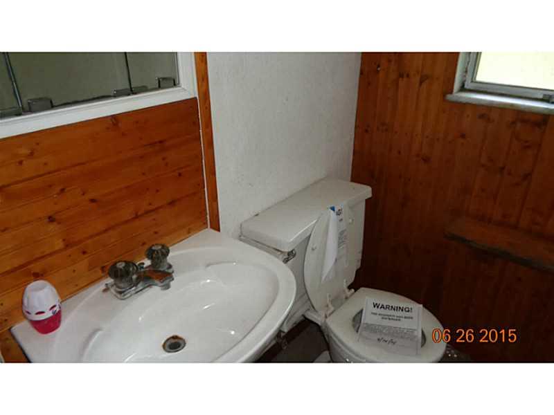 830 Markle Road Leechburg, PA 15656 - Photo 9 of 17 Full Bath.