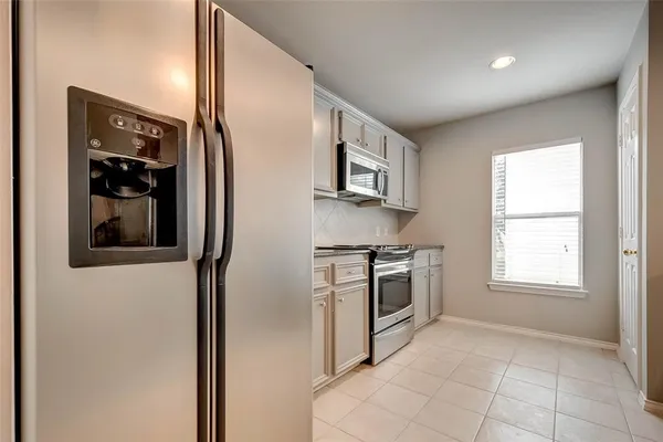 $2,000 | 1718 Redwing Cove Drive, Houston, TX 77009