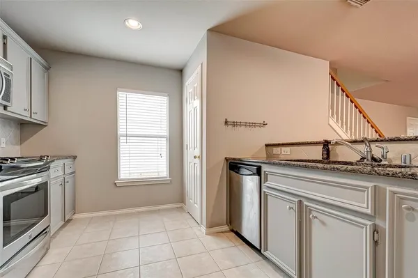 $2,000 | 1718 Redwing Cove Drive, Houston, TX 77009