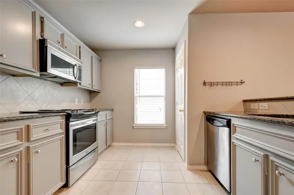 $2,000 | 1718 Redwing Cove Drive, Houston, TX 77009