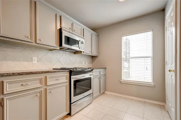 $2,000 | 1718 Redwing Cove Drive, Houston, TX 77009