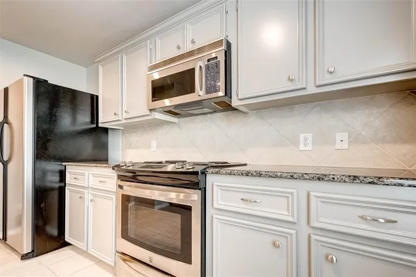 $2,000 | 1718 Redwing Cove Drive, Houston, TX 77009