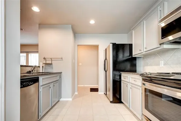 $2,000 | 1718 Redwing Cove Drive, Houston, TX 77009