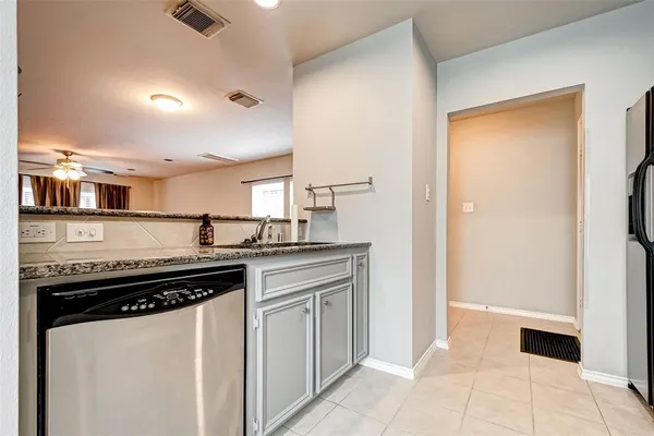 $2,000 | 1718 Redwing Cove Drive, Houston, TX 77009