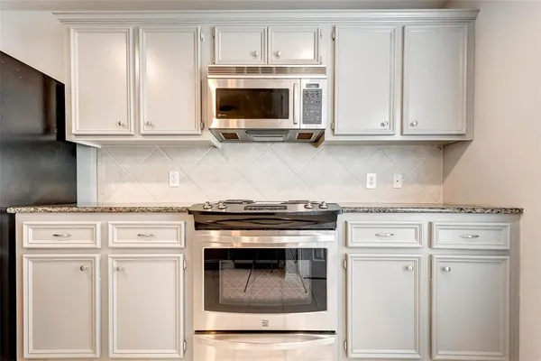 $2,000 | 1718 Redwing Cove Drive, Houston, TX 77009