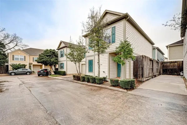 $2,000 | 1718 Redwing Cove Drive, Houston, TX 77009
