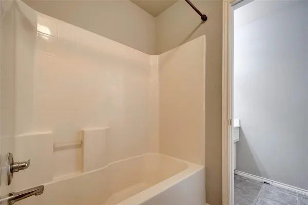 $2,000 | 1718 Redwing Cove Drive, Houston, TX 77009