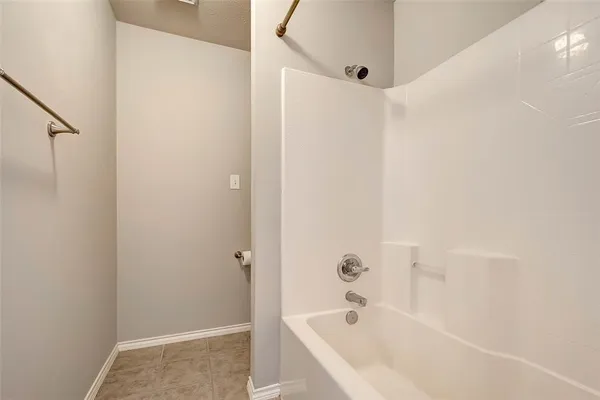$2,000 | 1718 Redwing Cove Drive, Houston, TX 77009