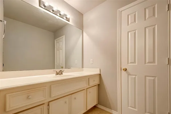 $2,000 | 1718 Redwing Cove Drive, Houston, TX 77009