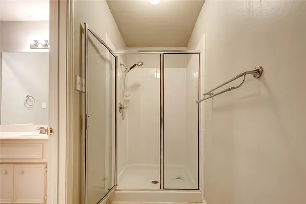 $2,000 | 1718 Redwing Cove Drive, Houston, TX 77009