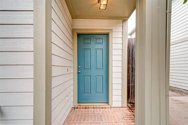 $2,000 | 1718 Redwing Cove Drive, Houston, TX 77009