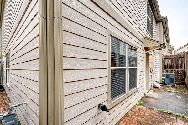 $2,000 | 1718 Redwing Cove Drive, Houston, TX 77009