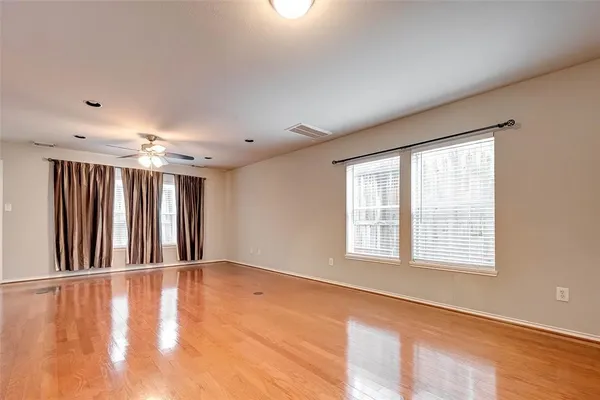 $2,000 | 1718 Redwing Cove Drive, Houston, TX 77009