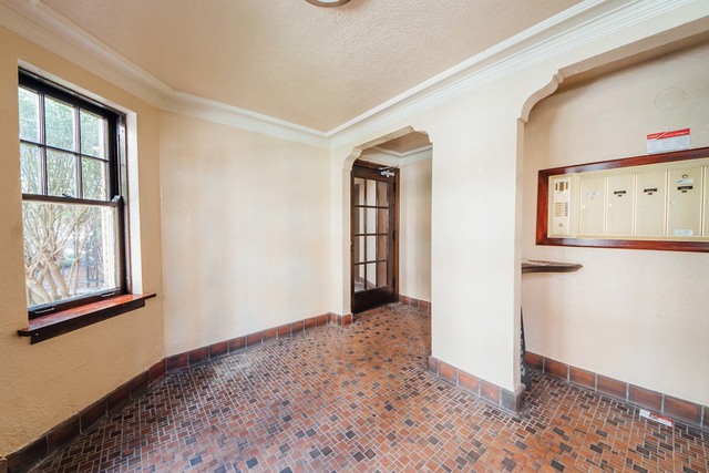 4334 North Hermitage Avenue, Unit E2 Chicago, IL 60613 - Photo 3 of 30