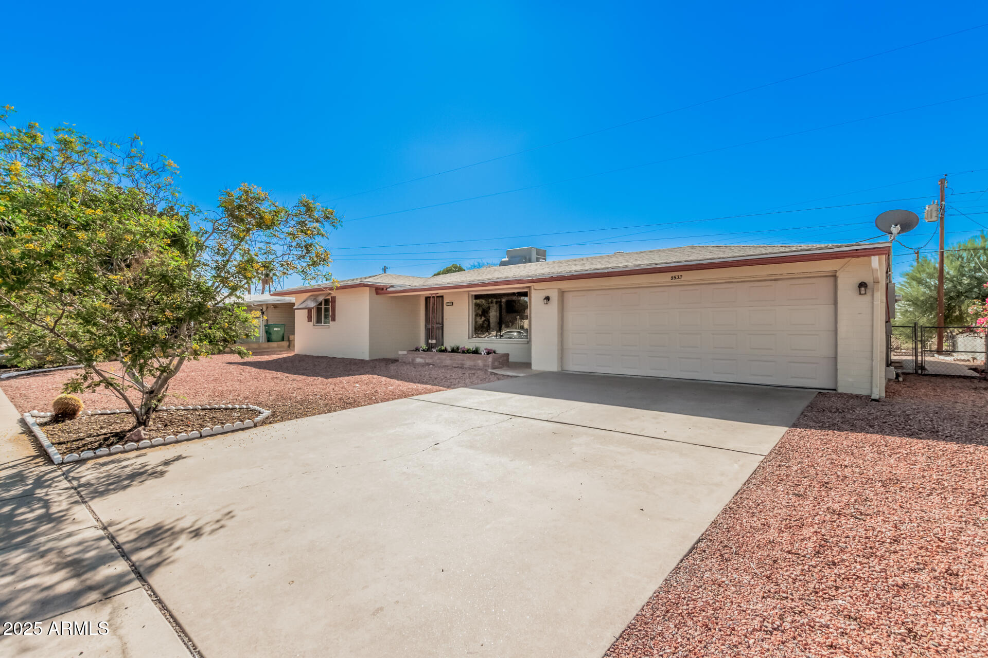 5533 East Decatur Street Mesa, AZ 85205 - Photo 2 of 29 a view of garage and microwave