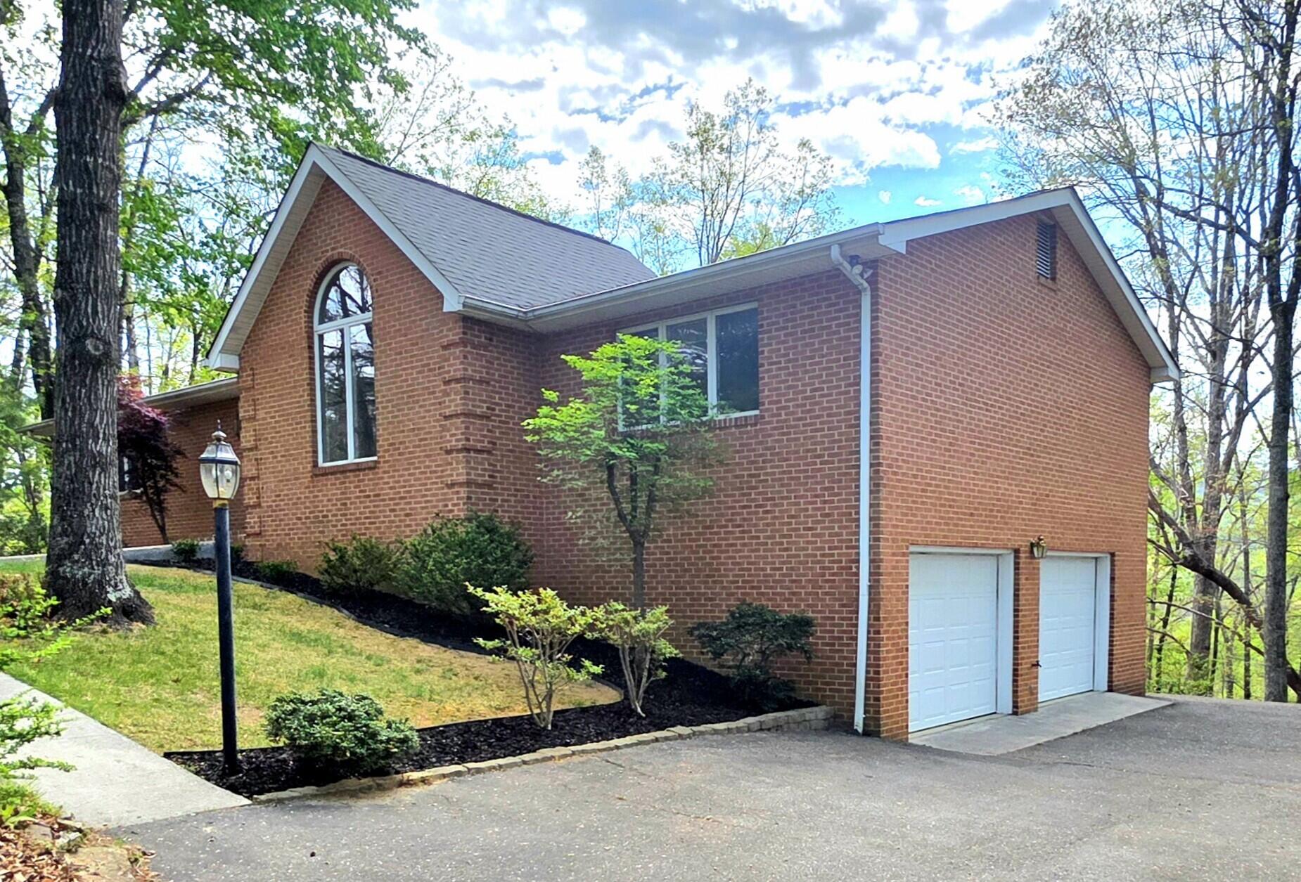 5751 Cox Hopkins Road Roanoke, VA 24014 - Photo 2 of 48 20260414_112352