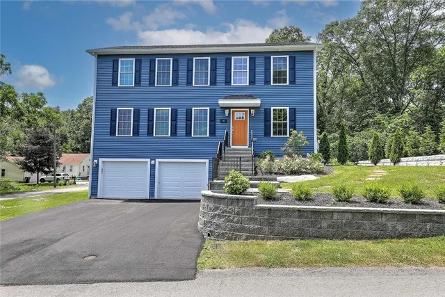 $699,900 | 29 Graves Avenue, North Smithfield, RI 02896
