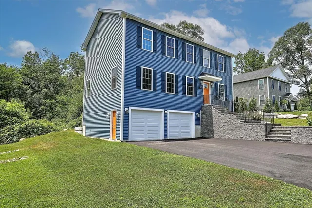 $699,900 | 29 Graves Avenue, North Smithfield, RI 02896