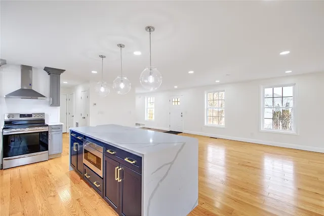 $699,900 | 29 Graves Avenue, North Smithfield, RI 02896