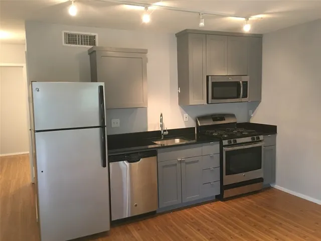 $995 | 5306 Woodrow Avenue, Unit 204, Austin, TX 78756