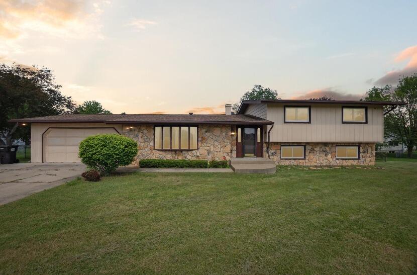 5871 Squires Road Jackson, MI 49201 - Photo 1 of 45 Primary