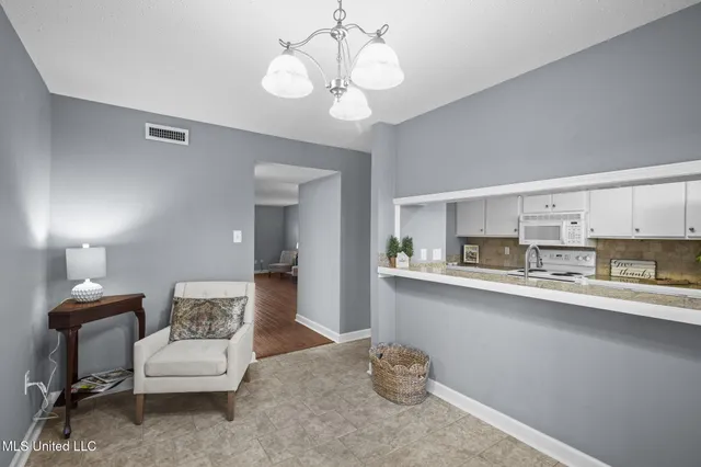 $265,000 | 550 Post Road, Unit 121, Ridgeland, MS 39157