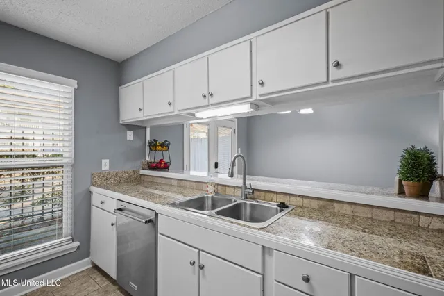 $265,000 | 550 Post Road, Unit 121, Ridgeland, MS 39157