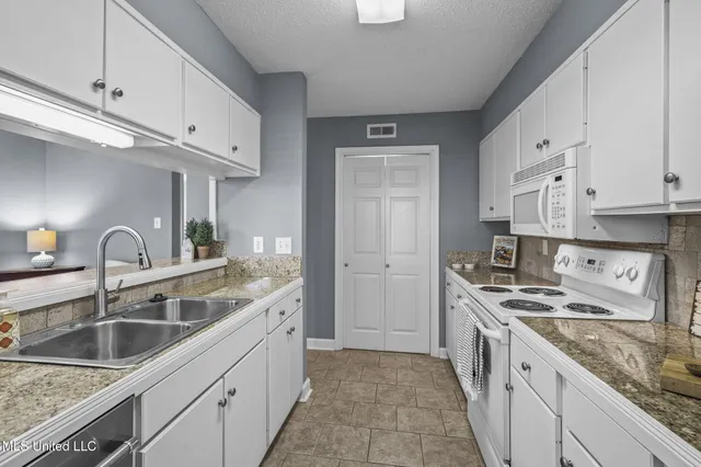 $265,000 | 550 Post Road, Unit 121, Ridgeland, MS 39157