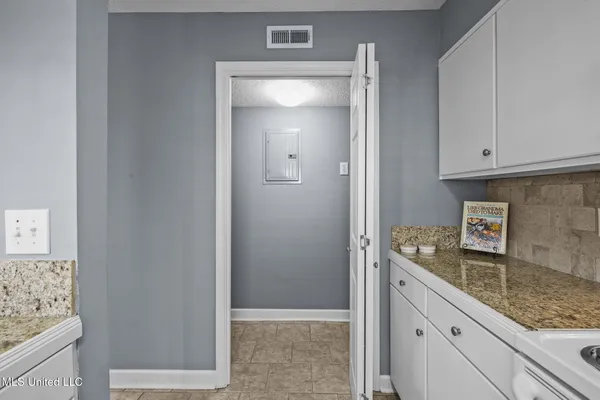 $265,000 | 550 Post Road, Unit 121, Ridgeland, MS 39157