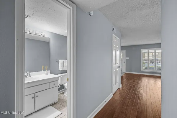 $265,000 | 550 Post Road, Unit 121, Ridgeland, MS 39157