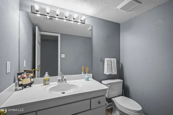 $265,000 | 550 Post Road, Unit 121, Ridgeland, MS 39157