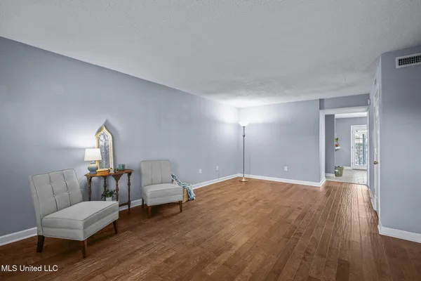 $265,000 | 550 Post Road, Unit 121, Ridgeland, MS 39157