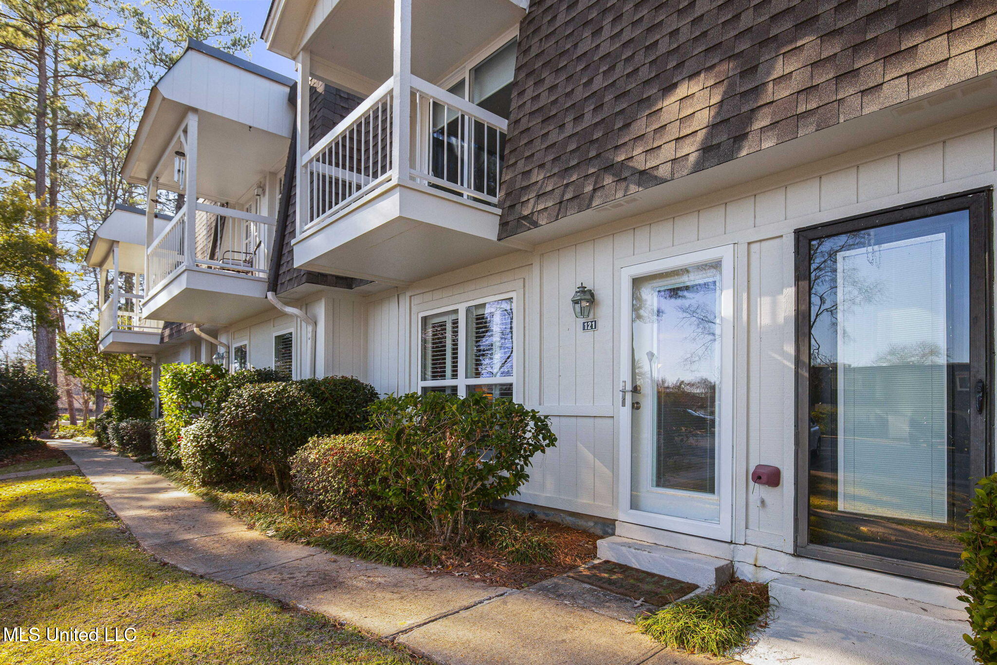 550 Post Road, Unit 121 Ridgeland, MS 39157 - Photo 4 of 52 4-web-or-mls-121 Point Clear-4