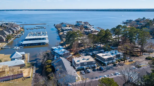 $265,000 | 550 Post Road, Unit 121, Ridgeland, MS 39157