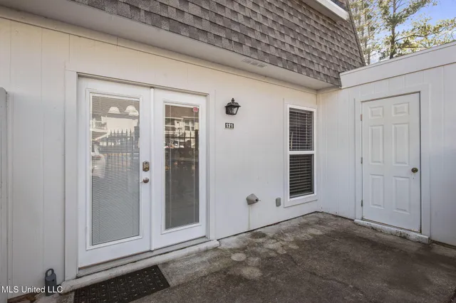 $265,000 | 550 Post Road, Unit 121, Ridgeland, MS 39157